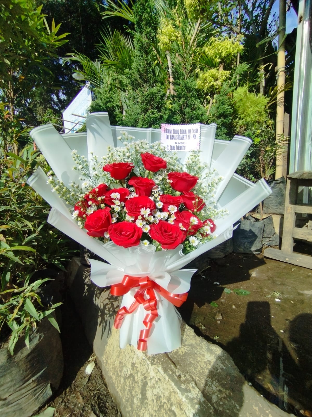 https://yansflorist.com/image/produk/Buket-bunga-segar/Buket-Bunga-Segar-2.jpeg