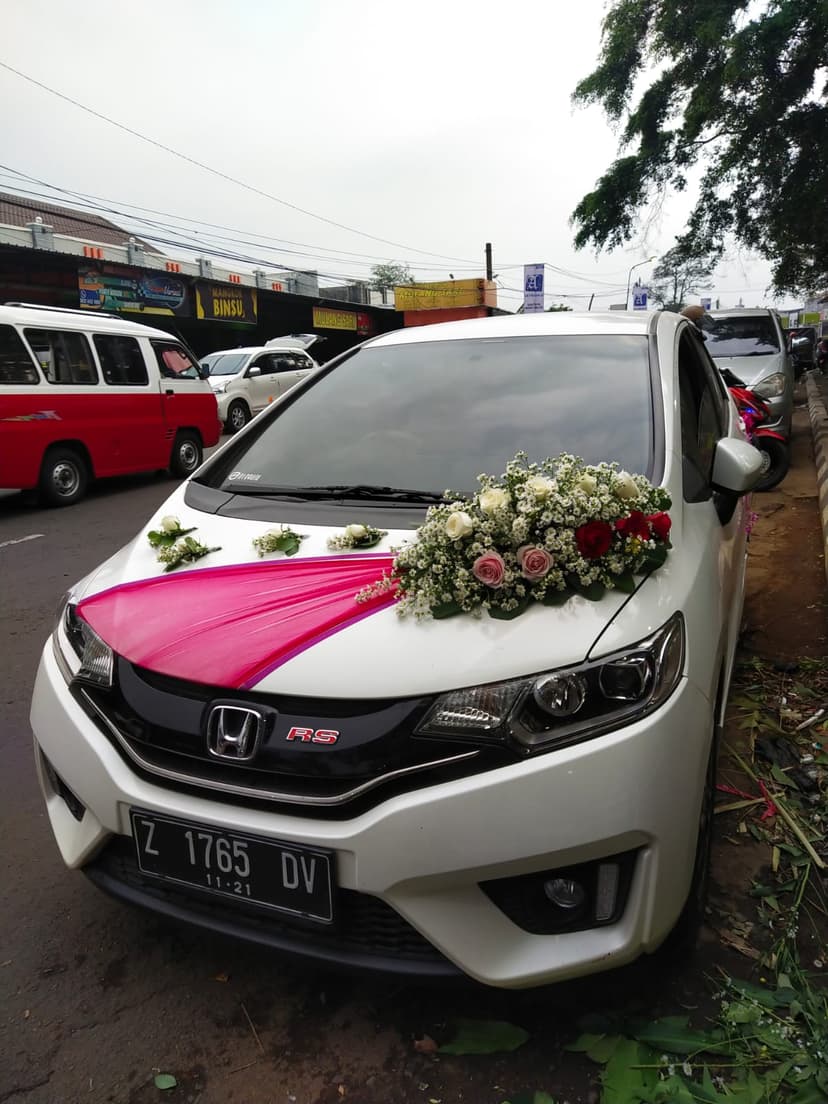 https://yansflorist.com/image/produk/Bunga-Mobil/Bunga-Mobil-Model-13-0.jpeg