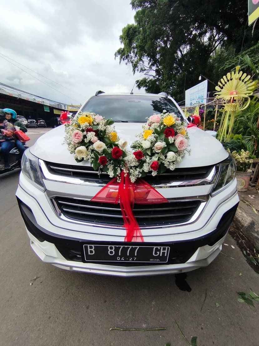 https://yansflorist.com/image/produk/Bunga-Mobil/Bunga-Mobil-Model-14-0.png