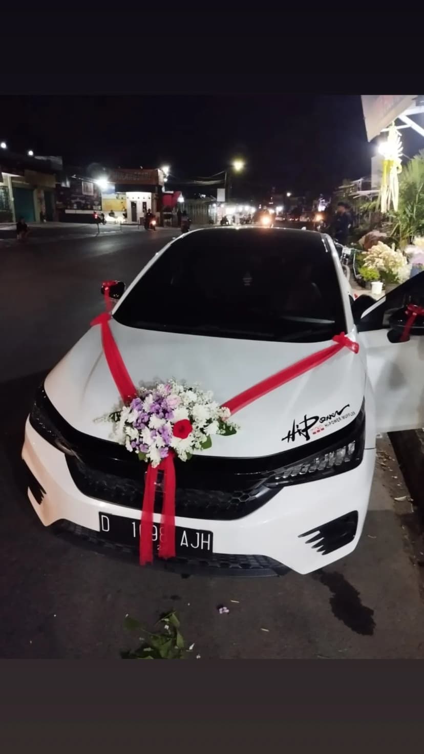 https://yansflorist.com/image/produk/Bunga-Mobil/Bunga-Mobil-Model-16-0.png