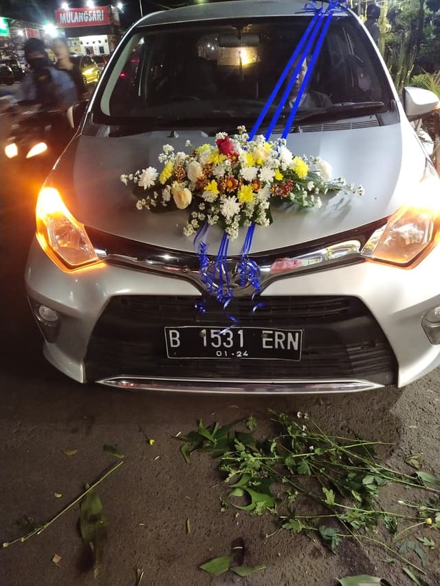 https://yansflorist.com/image/produk/Bunga-Mobil/Bunga-Mobil-Model-7-0.jpeg